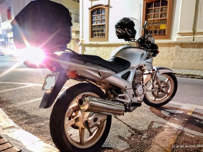 TWISTER 2005 COM APENAS 82MIL KM