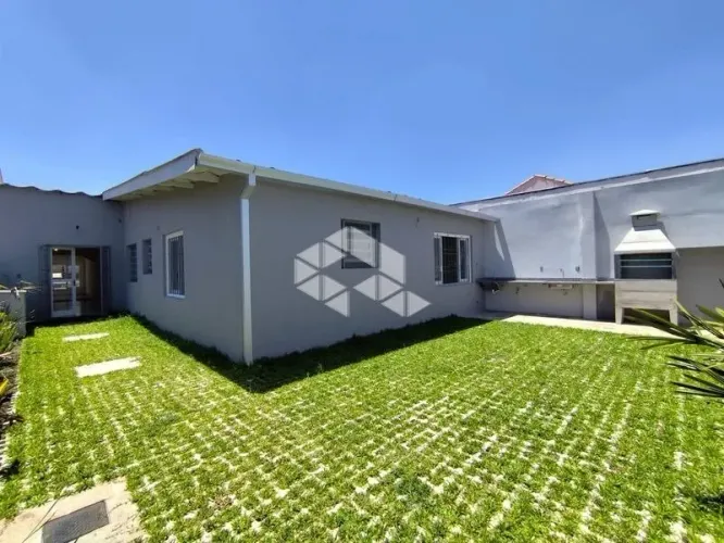 Casa residencial ou comercial, com acessibilidade e PPCI, 3 vagas e pátio