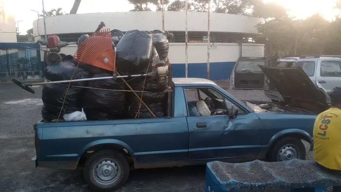 Carreto e tira entulho *