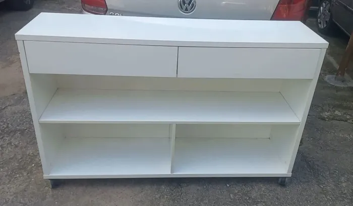 Aparador Tok?Stok branco com gavetas e rodinhas ? 137x87x35?cm - Ótimo estado 