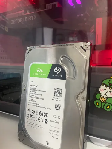 Estou vendendo esse HD de 1 TB da marca BarraCuda