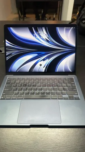MacBook Air M3 - 13" | 8GB RAM | 256GB SSD | 99% de Bateria | Completo na Caixa