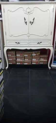 Móvel antigo estilo bar espelhado