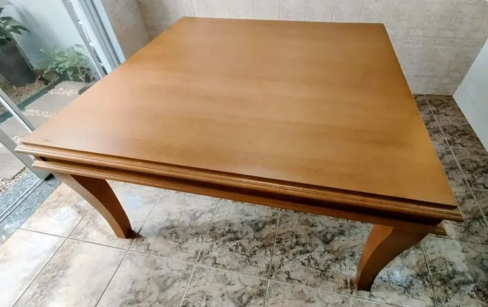Mesa de jantar quadrada, feita em madeira maciça de alta qualidade, (Medidas 150x150)