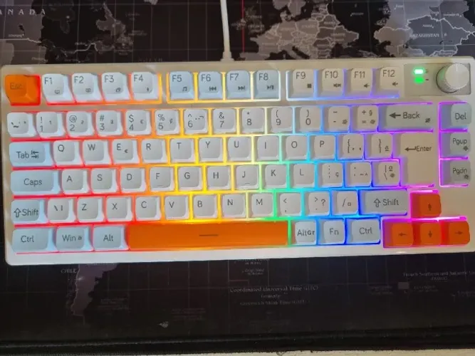 Teclado Gamer Semi-Mecanico RGB Knup Novo Só não tem a caixa
