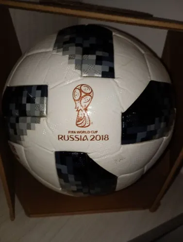 Bola da Copa Do Mundo FIFA 2018 TELLSTAR 18 (Bola Oficial da Copa)