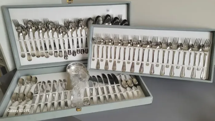 Faqueiro Inox importado, origem Itália, 75 peças, marca Versailles. R$ 2.500,00 (novo- na 