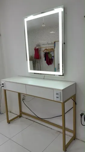 Espelho com led 100 x 80cm - Bancada com tomadas 130 x 90 x 40 cm