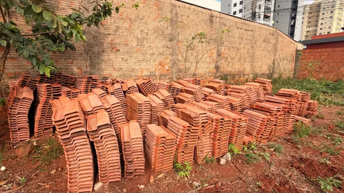 Vende-se telhas romanas
