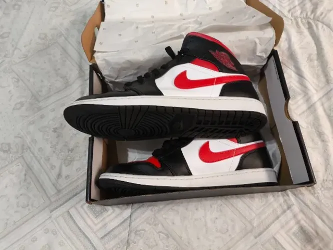 TÊNIS AIR JORDAN 1 MID "BRED TOE" 43