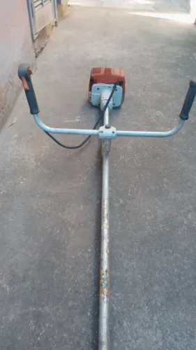Maquina de cortar grama ds Stihl 220 com defeito