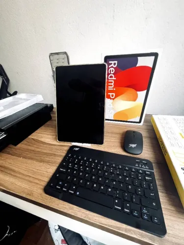 Tablet Redmi Pad SE - Gray - 8GB/256GB - Pouco usado - Com teclado, mouse e 2 capas