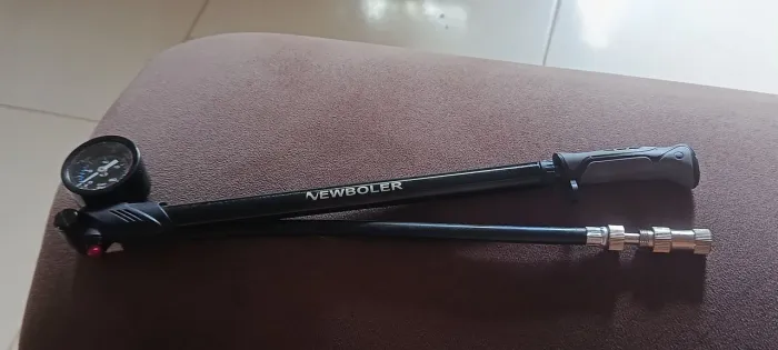 Bomba de encher pneu de bicicleta
