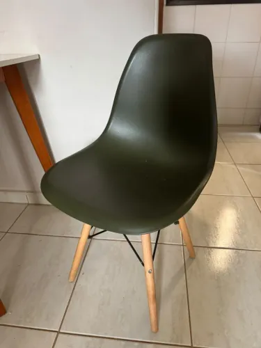 2 Cadeiras modelo Eames Tok stok - Easy wood verde escuro