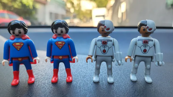 02 Playmobil  1 Superman e 1 Ciborg Geobra KinderOvo 2025
