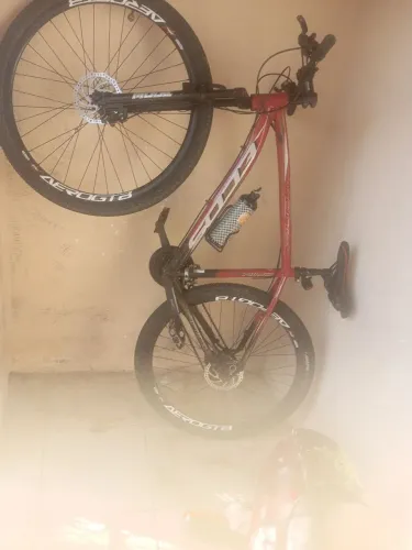 Vendo uma bicicleta aro 29 semi nova pra vender logo 850