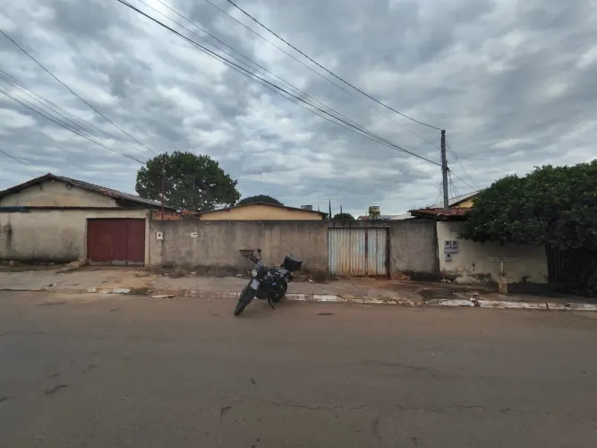 Lote com Construção no Jardim Curitiba II - Goiânia