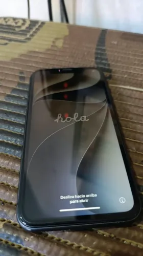 ? **iPhone 11 Preto - 64GB **