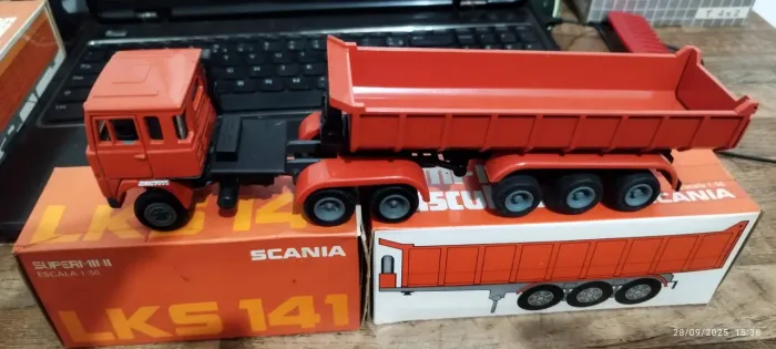 Miniatura Scania LKS 141 com carreta basculante