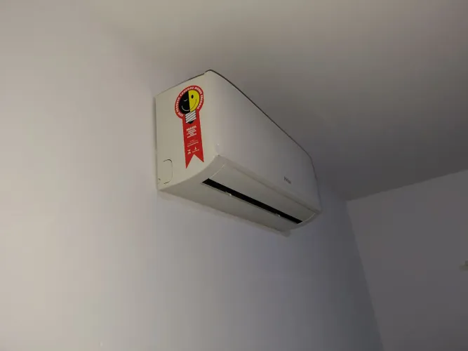 Ar condicionado philco quente e frio funciona perfeitamente  bom estado