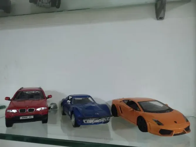 Carros de miniatura colecionáveis