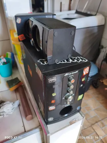 Caixa de som com rádio FM