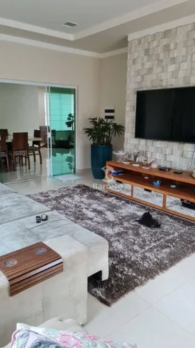 ?? O sobrado dos sonhos está em Rolândia! 3 suítes, lazer completo com gourmet e piscina.