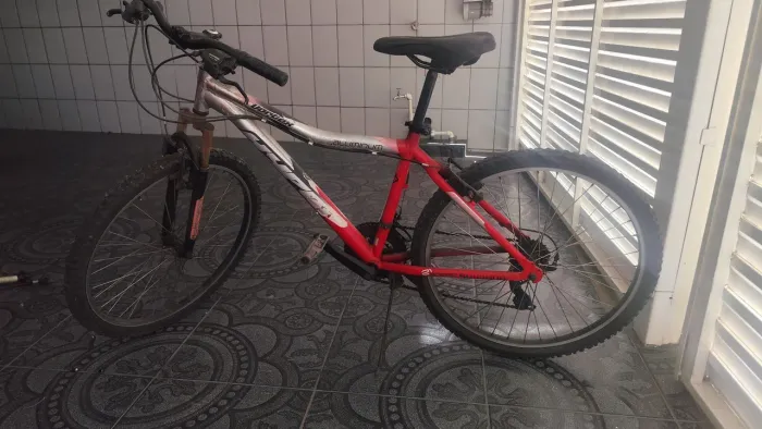 Bicicleta Aro 26 com  Quadro de Alumínio 