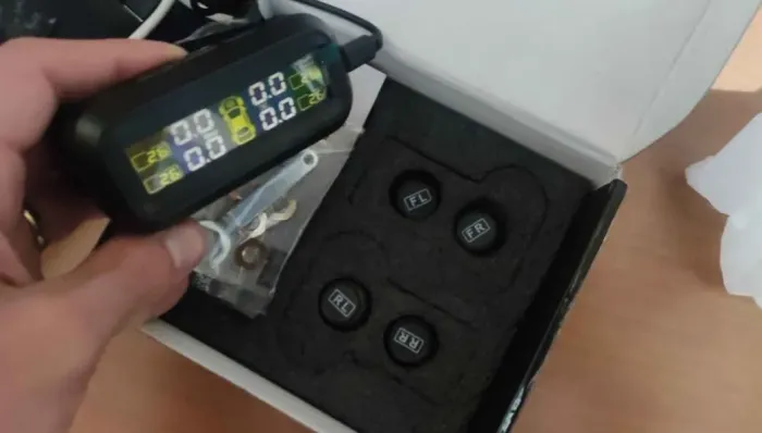 Sistema de monitoramento de pressão dos pneus tpms carregamento solar