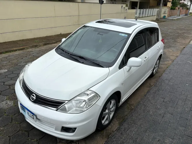 Nissan Tiida SL 1.8/1.8 Flex 16V Aut. 2012