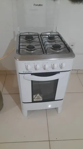 Fogão esmaltec, usado mas funcionando normalmente. Entrego.