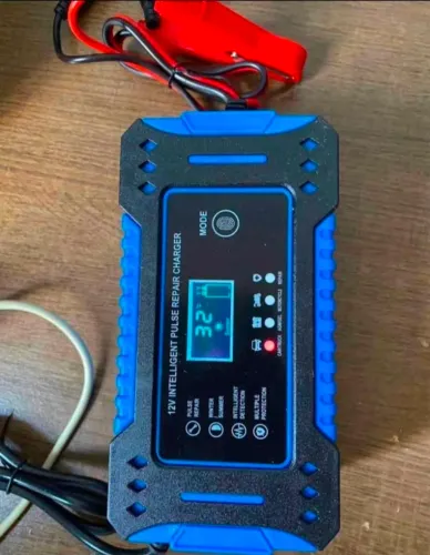 Carregador de Bateria Carro e Moto 12V