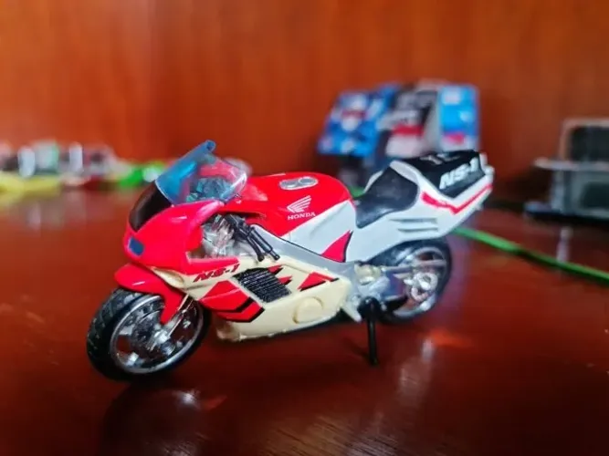 Honda NS-1 Vermelha - Maisto - Escala 1:18