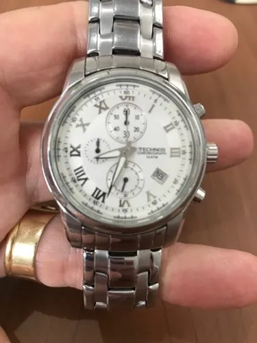 Vendo relógio Technos chronograph, original, praticamente novo.