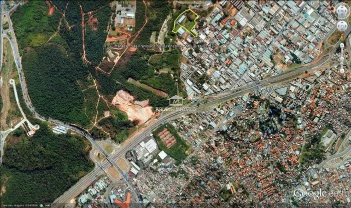 Área com galpão no bairro São Francisco