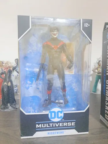 Boneco Nightwing DC Multiverse