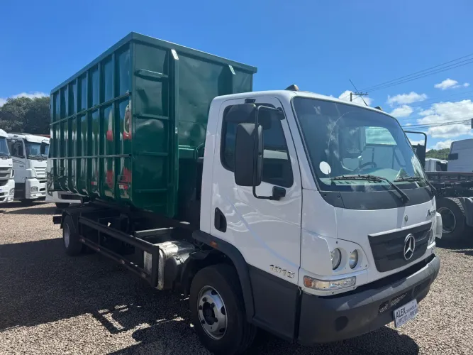 Mercedes Benz Accelo 1016 ano 2019 RollOnn