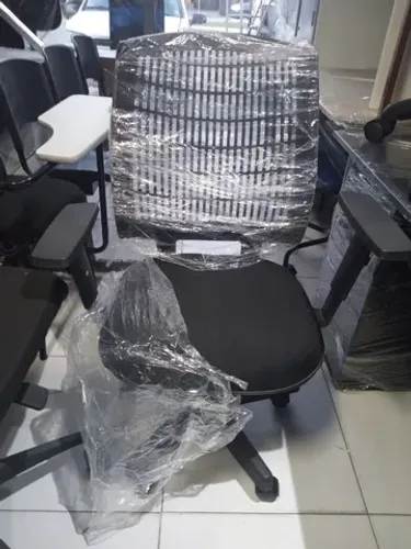 Cadeira giratória diretor UNIQ