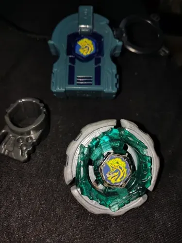 Vendo Beyblade Ray Striker