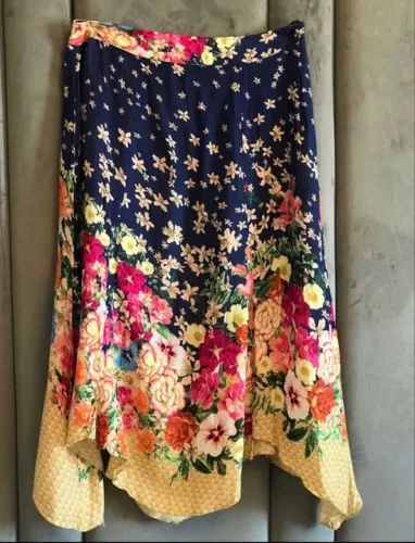 Saia estampada floral tamanho 42 NOVA