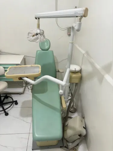 Cadeira Odontológica/ compressor/ armário.