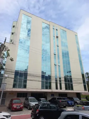 Sala Comercial nos Cavaleiros com 35 m2 com banheiro para locação  .