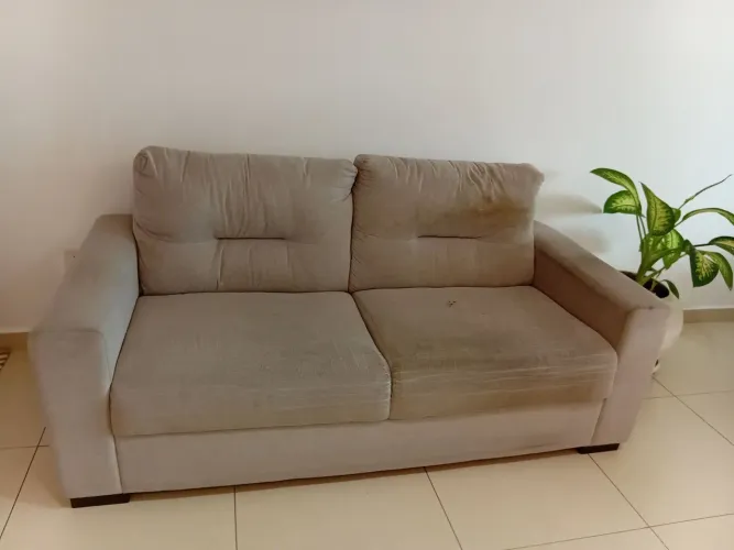 Sofá em linho três lugares 