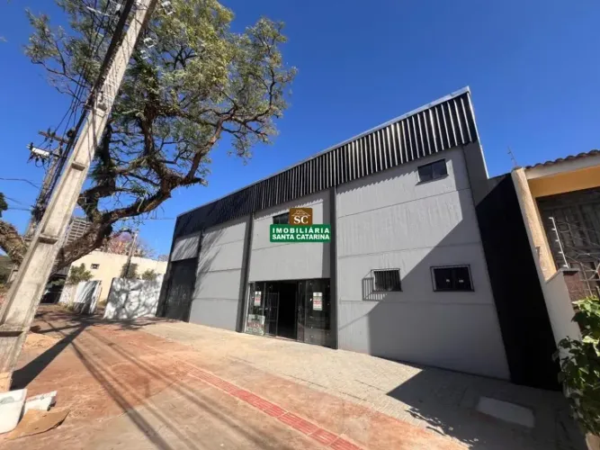 Barracão à venda em Maringá, Zona 07, com 360 m²