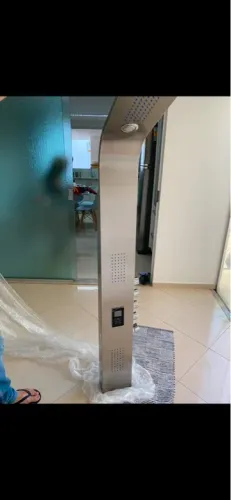 Chuveiro de teto com controle de temperatura