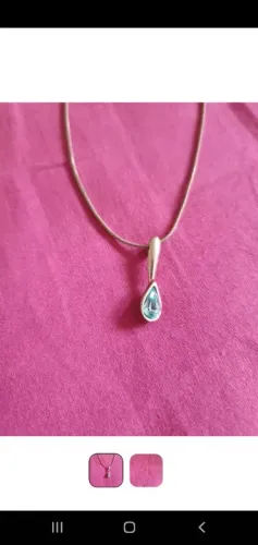Colar Prateado com Pingente Azul