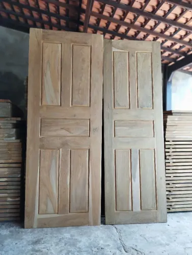 Portas de Madeira Maciça - Elegância e Durabilidade