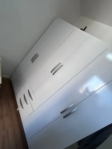 Guarda-Roupa Branco Moderno