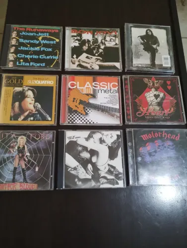 Vendo 9 cd's em ótimo estado sendo 4 importados..