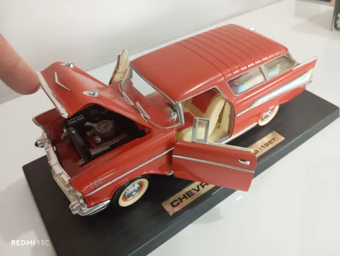 Top Miniatura Chevrolet Nomad (1957) - Road Tought - escala 1/18